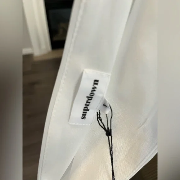 NWT, super sexy low cut and low back white Superdown linen mini dress w/slit - Picture 4 of 4